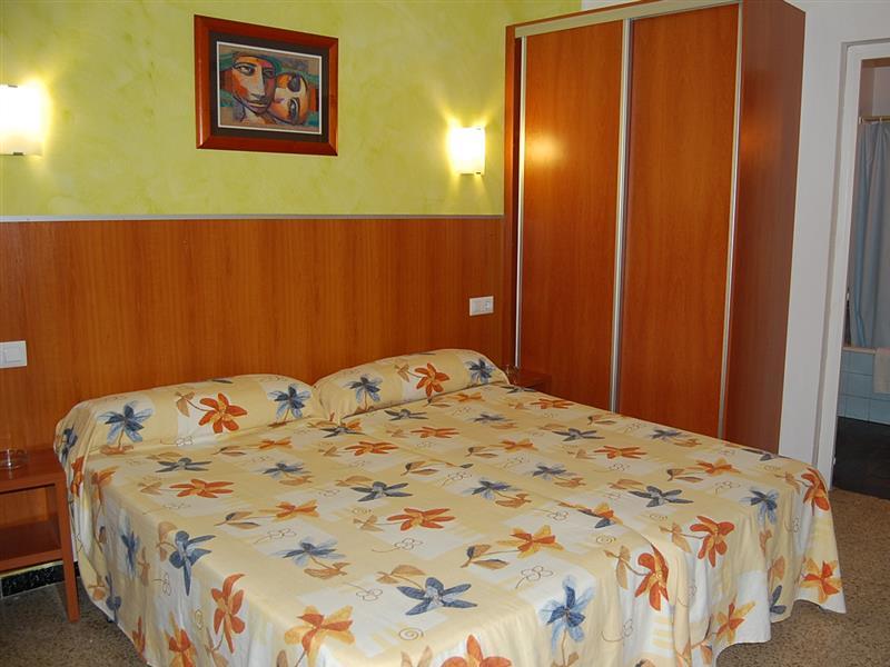 - El Amigo Guest house *