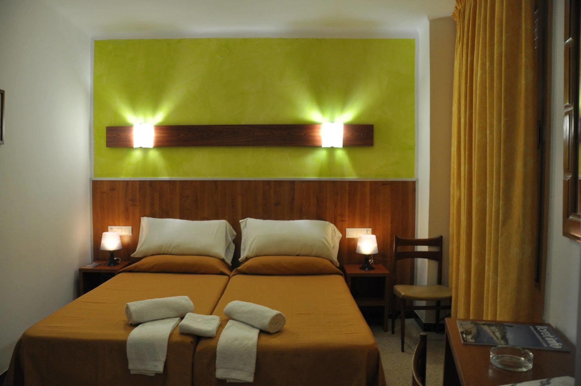 - El Amigo Guest house Lloret de Mar