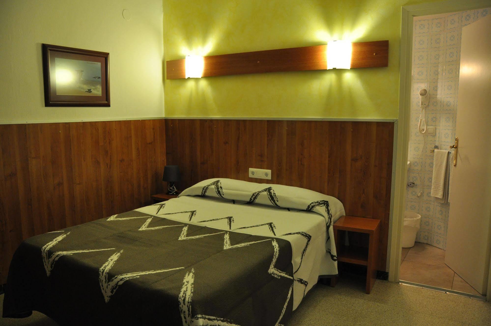 - El Amigo Guest house *